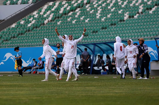 خط و نشان بانوان ایران با گل‌باران بنگلادش