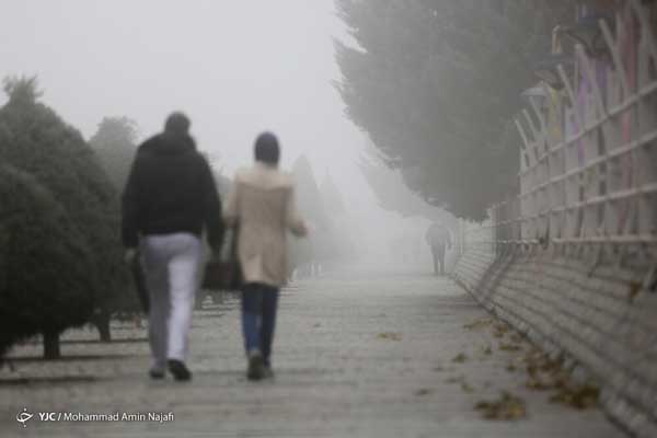 تصاویر؛ همدان زیر سایه هوای مه‌آلود