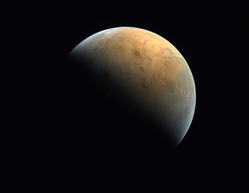 اولین عکسِ ماهواره امید امارات از سیاره مریخ!