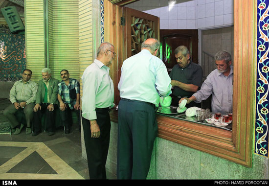 عکس: تهران‌ گردی آقای رییس از افطار تا سحر