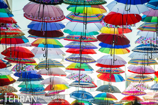 «کوچه چتری» دیدنی در میدان انقلاب