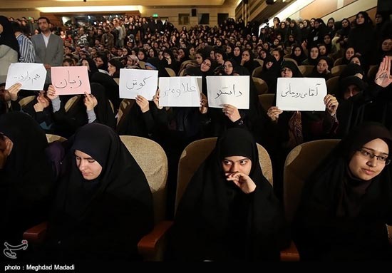 عکس: حاشیه روز دانشجو با حضور روحانی