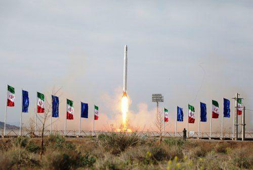 پرتاب موفق اولین ماهواره نظامی ایران توسط سپاه