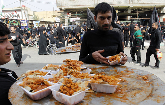 خدمت رسانی به زائران اربعین