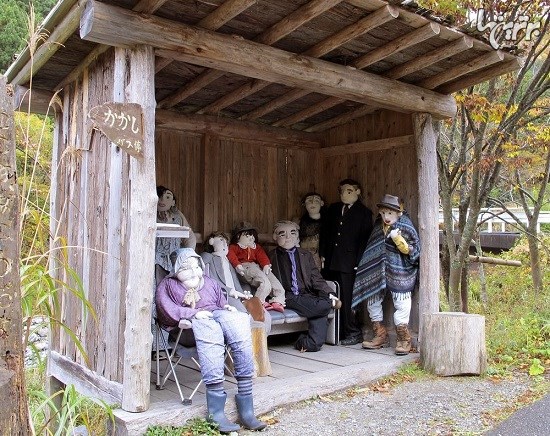 روستای ژاپنی که جمعیت عروسک هایش از انسانها بیشتر است