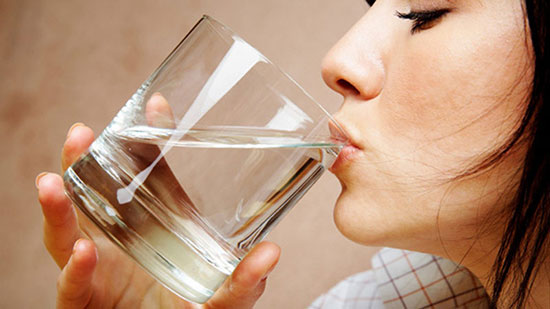 فواید نوشیدن آب با معده خالی