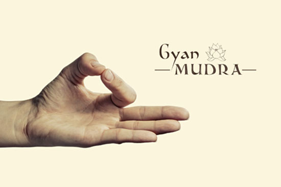حرکات دست‌ها در یوگا و تاثیر آن در سلامت