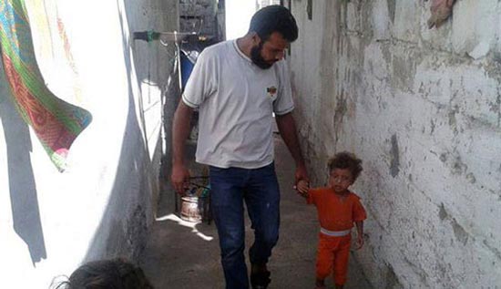 مرد فلسطینی فرزندانش را حراج کرد +عکس