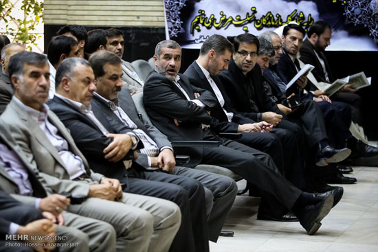 عکس: احمدی نژاد در یادبود همسر رحیمی