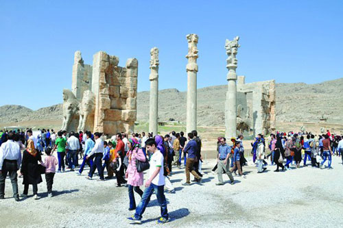 خطر ازدحام گردشگران نوروزی در تخت جمشید
