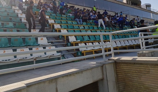 حضور هواداران استقلال در ورزشگاه فولادشهر
