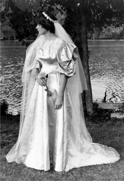 لباس عروسی که 11 نسل آن را پوشیدند