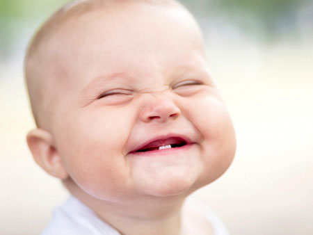 روشهای کاهش دردِ دندان درآوردن کودک