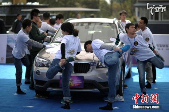 یک رقابت مسخره برای بردن BMW! +عکس