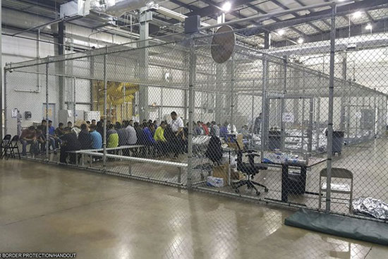 نگهداری مهاجران در قفس در آمریکا
