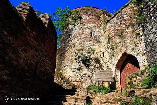 قلعه تاریخی رودخان +عکس