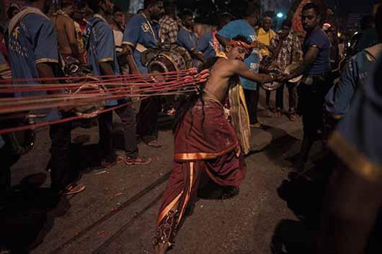 عکس: جشن دردناک هندوها (12+)