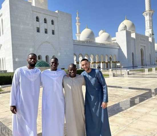 بازیکنان مسلمان چلسی در ابوظبی نماز جمعه خواندند