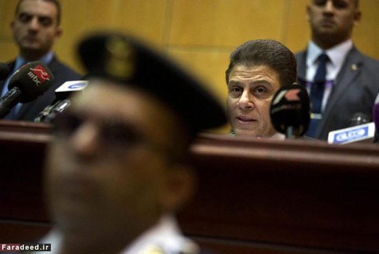 «محمد مرسی» پای میز محاکمه +عکس