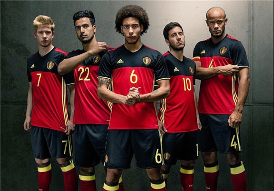 عکس: رونمایی از پیراهن تیم اول جهان