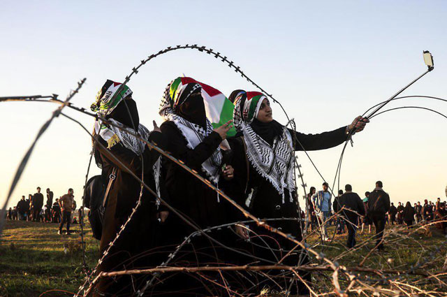 سلفی دختران فلسطینی در حاشیه تظاهرات هفتگی