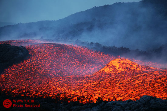 فوران آتشفشان لاوا +عکس