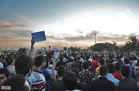 عکس: تجمع در اعتراض به انتقال آب کارون