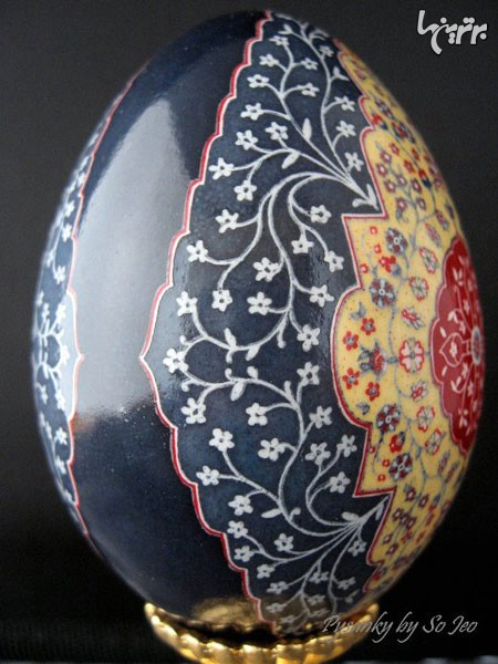 نقاشی روی تخم مرغ با الهام از فرش ایرانی