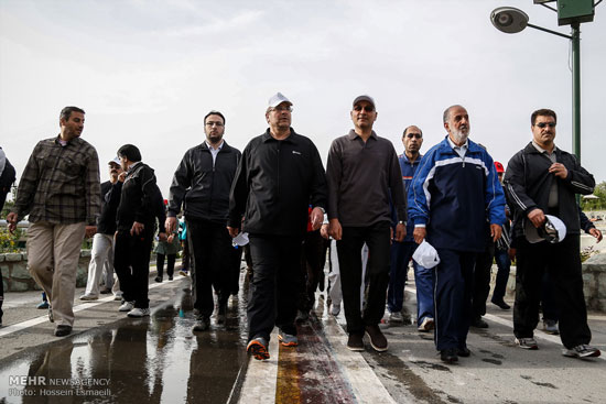 عکس: پیاده روی وزرای روحانی با قالیباف