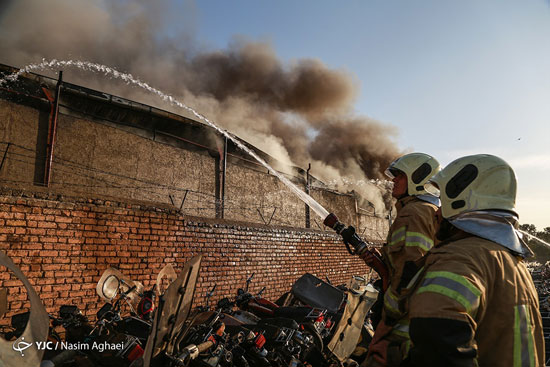 آتش سوزی مهیب در انبار کالای مشیریه