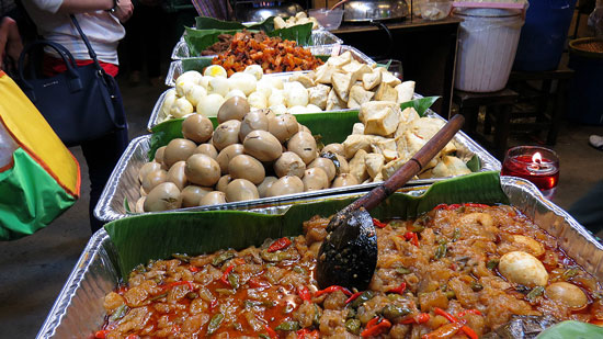 عکس: جشنواره رنگارنگ غذا در اندونزی