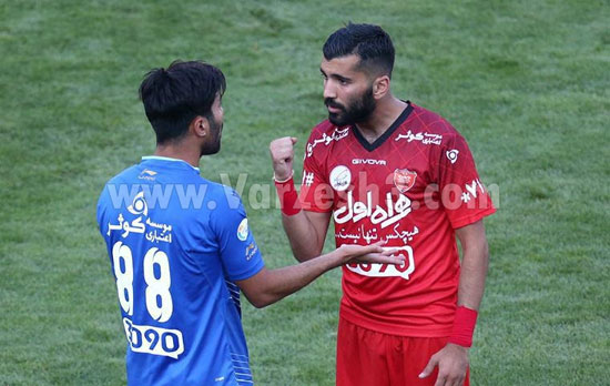 تذکر هافبک پرسپولیس؛ با آرنج ضربه نزن