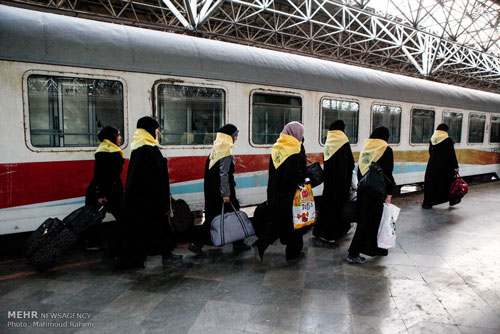 مسافران نوروزی در ایستگاه قطار +عکس