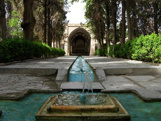 دمی چند میان باغ‌های ایرانی
