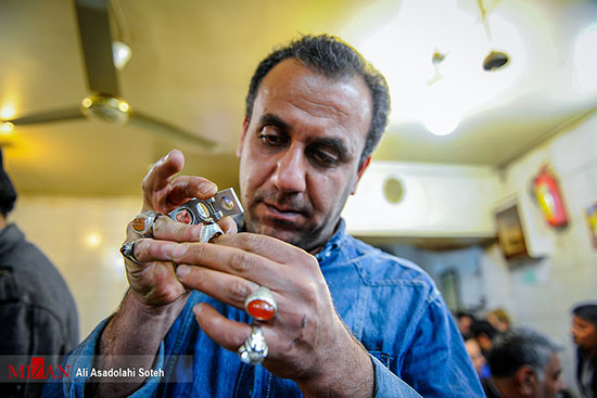 یک کافه پر از انگشتر در قزوین