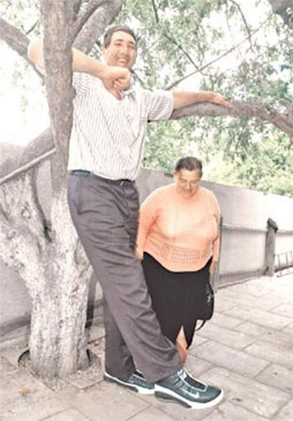 بلند قدترین مرد جهان درگذشت +عکس