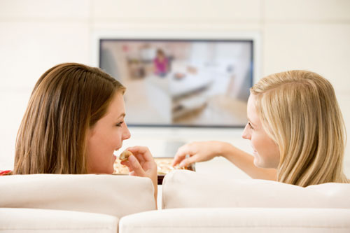 زنان بیشتر عشق تلویزیون دارند یا مردان؟