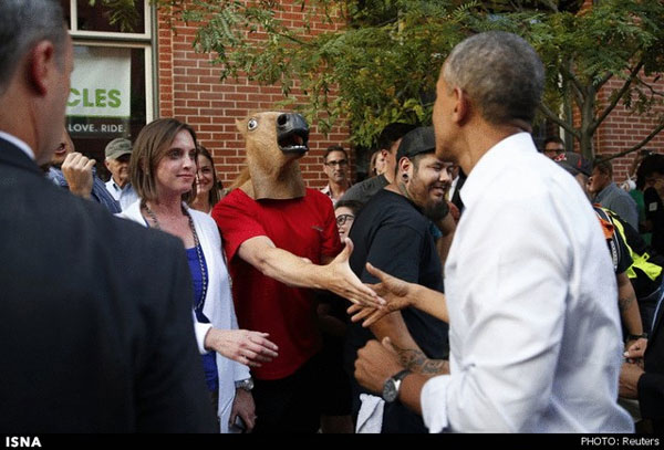 دست دادن اوباما با مرد کله اسبی! +عکس