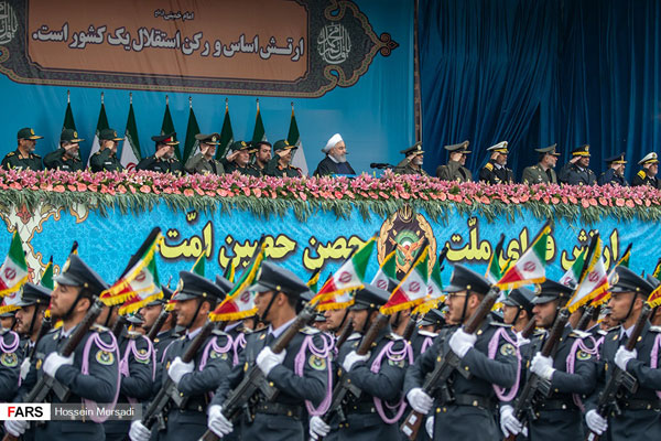 سلام نظامی ارتشی‌ها به حسن روحانی