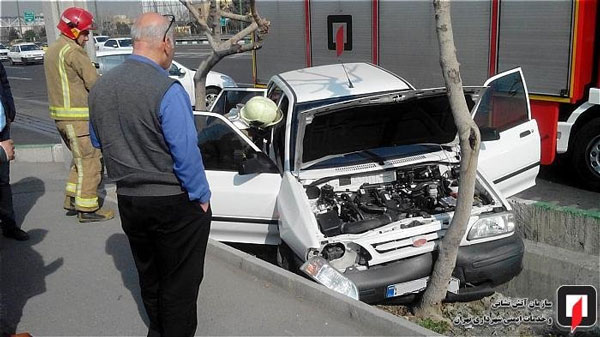 تصادف شدید پراید با درخت در جاده مخصوص
