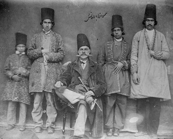 لباس مردان قاجار و کفش‌هایی که جلف بود!