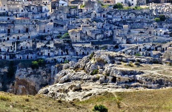 شهر باستانی با خانه‌های غار مانند در ایتالیا