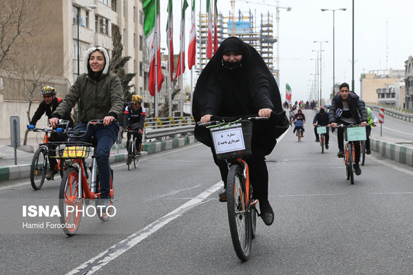 تصاویری از بانوان دوچرخه‌سوار در تهران