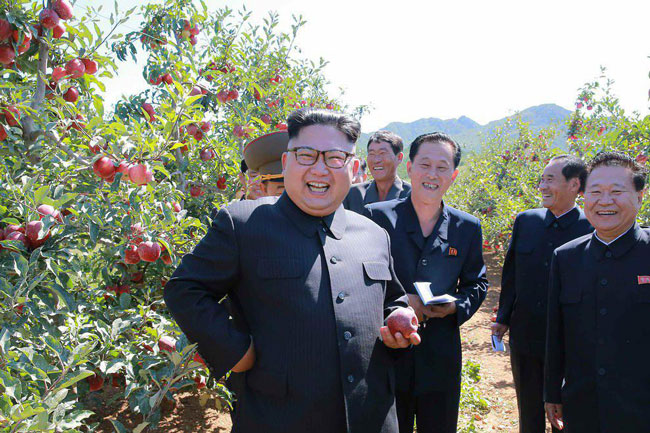 بازدید رهبر کره شمالی از یک مجتمع کشاورزی