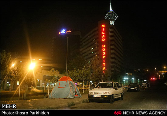 عکس: خیابان خوابی همراه بیماران در تهران!