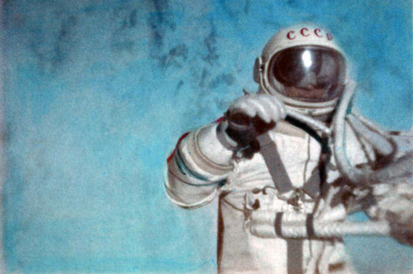 الکسی لئونوف؛ اولین انسانی که در فضا راهپیمایی کرد
