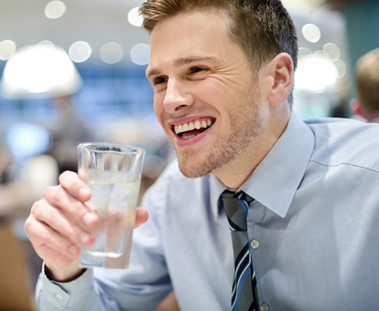 چرا باید در محل کار بیشتر آب بخوریم؟