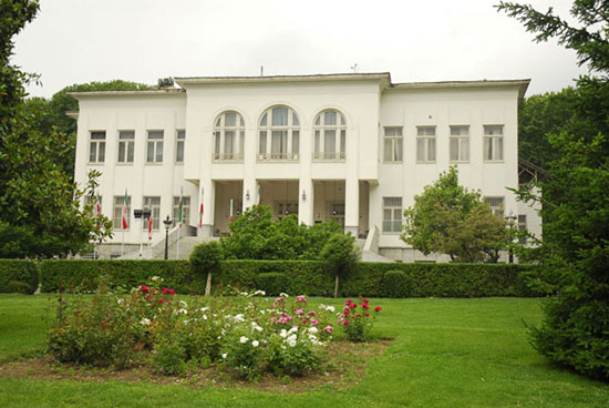 راهنمای کاخ موزه های تهران
