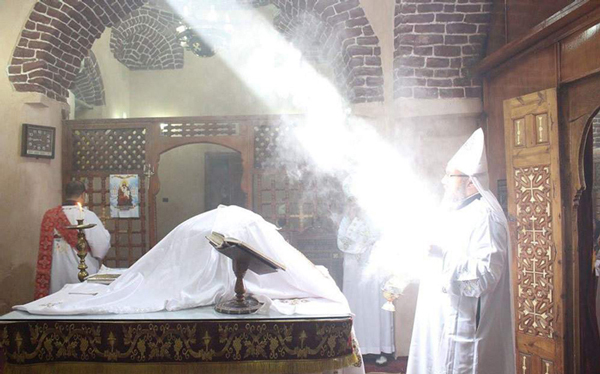 پدیده نجومی نادر در یک کلیسای مصری