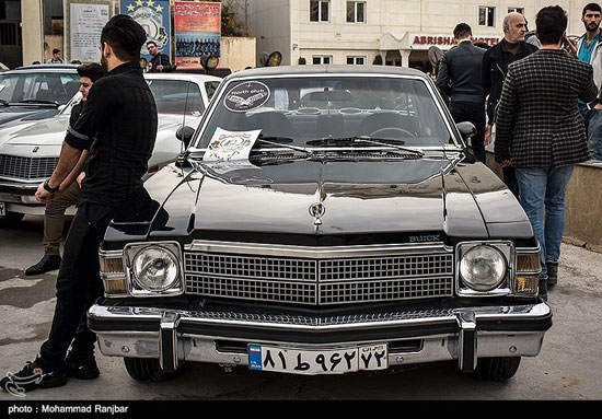 گردهمایی خودروی‌های کلاسیک در لاهیجان